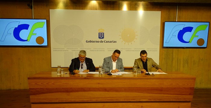 El Gobierno firma el nuevo protocolo para agilizar los gastos de desplazamiento con la Federación Canaria de Fútbol