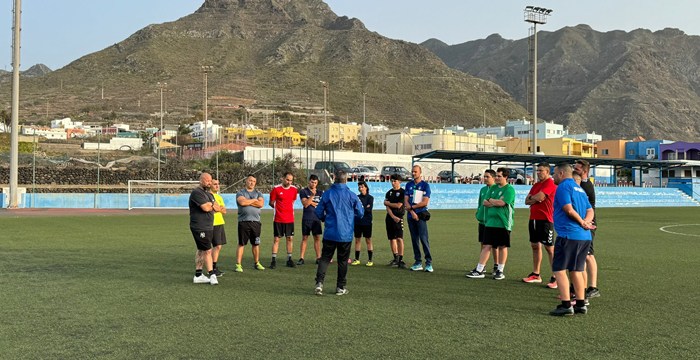 Los cursos de entrenadores y entrenadoras de fútbol y fútbol sala avanzan a la formación práctica