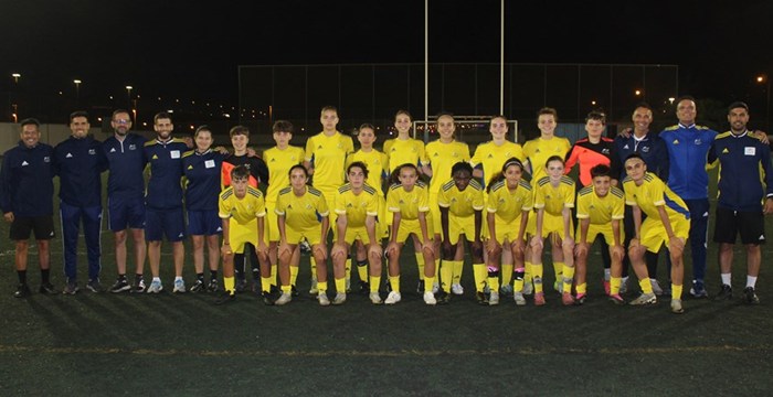 Jugadoras de la Selección Canaria Sub-16 femenina durante su entrenamiento en el campo Mundial 82 de Jinámar