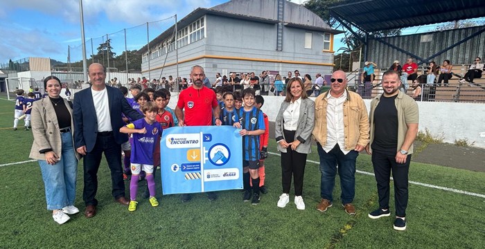 Jugadores de fútbol base en un encuentro promovido por el Proyecto Ganar en Tenerife.